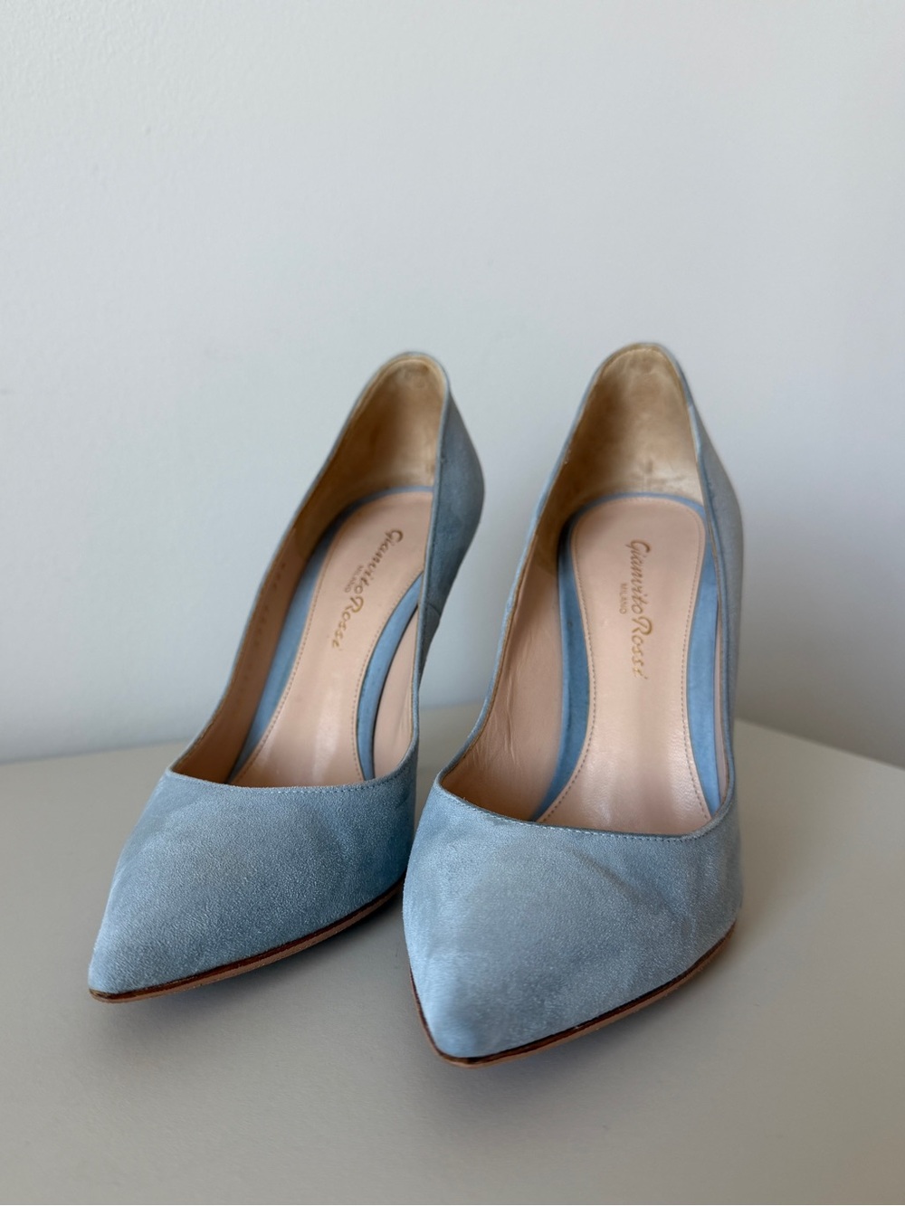 Gianvito Rossi Sky Blue Suede Pointed-Toe Pumps - Picture 2 of 8